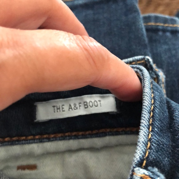 Abercrombie & Fitch - Picture 5 of 5